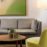 1St Creatif Hotel Elephant